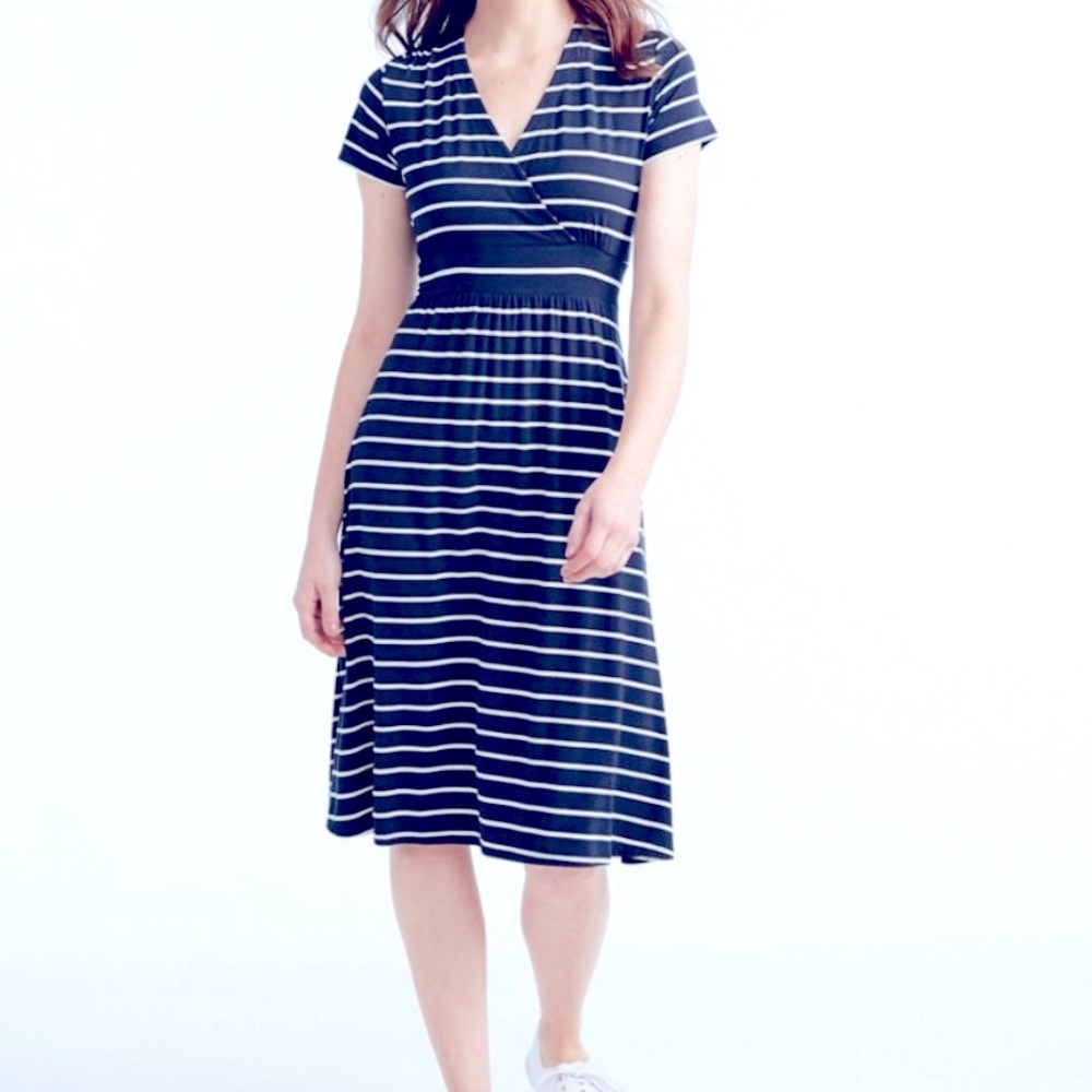 L.L. Bean Summer Knit dress short sleeve blue stripe S preppy effortless